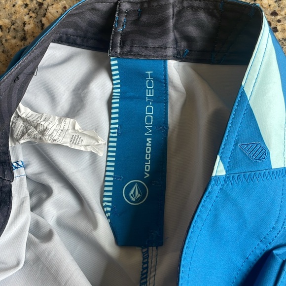 Volcom Mod Tech NWOT Men’s Board Shorts Size 32 - Picture 7 of 8